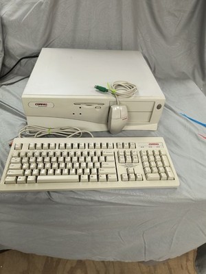 Compaq DeskPro 2000 - 32 GB SD - 3 1/2 FDD - Compaq Mouse, Keyboard & Cord