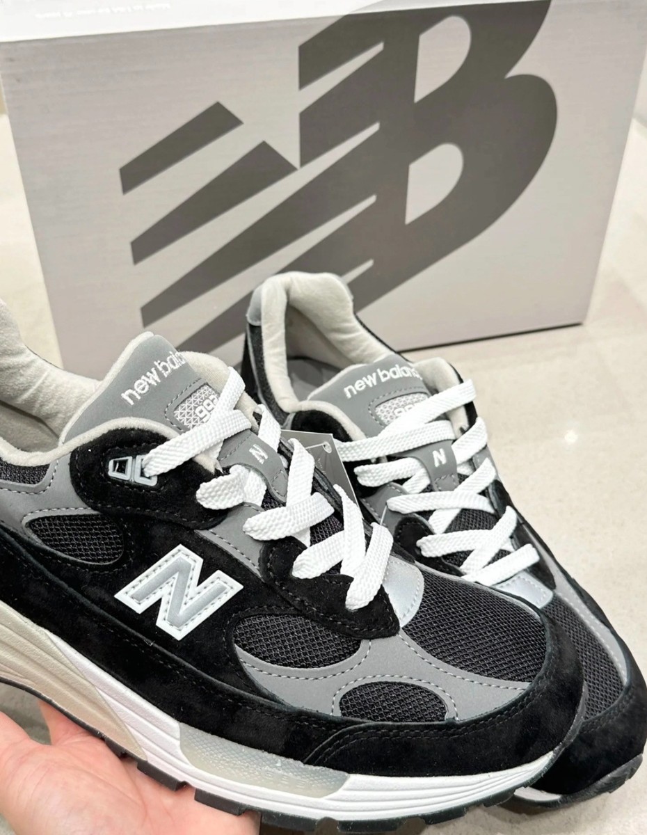 NB 992 Core 'Black' Made in USA. US MENS 4 - 14 US WOMENS 5.5 - 15.5 Php 18,990 Pre-order Full payment required, 3-4 weeks ETA. Facebook, Instagram and Tiktok Gino Outlet | NEW BALANCE M992EB BLACK / GREY - WHITE | スニーカー