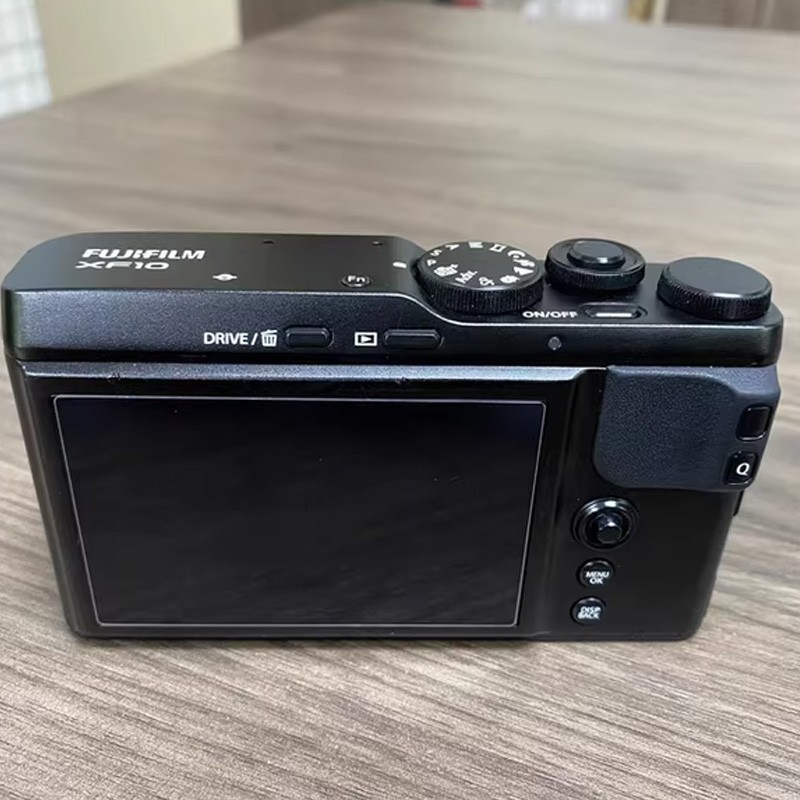 Fujifilm Fuji XF10 Compact Digital Camera with Fixed 18.5mm f/2.8