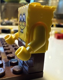LEGO SPONGEBOB SQUAREPANTS SPONGEBOB SMILE W/ SQUINT MINIFIGURE