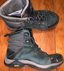 ahnu vibram boots