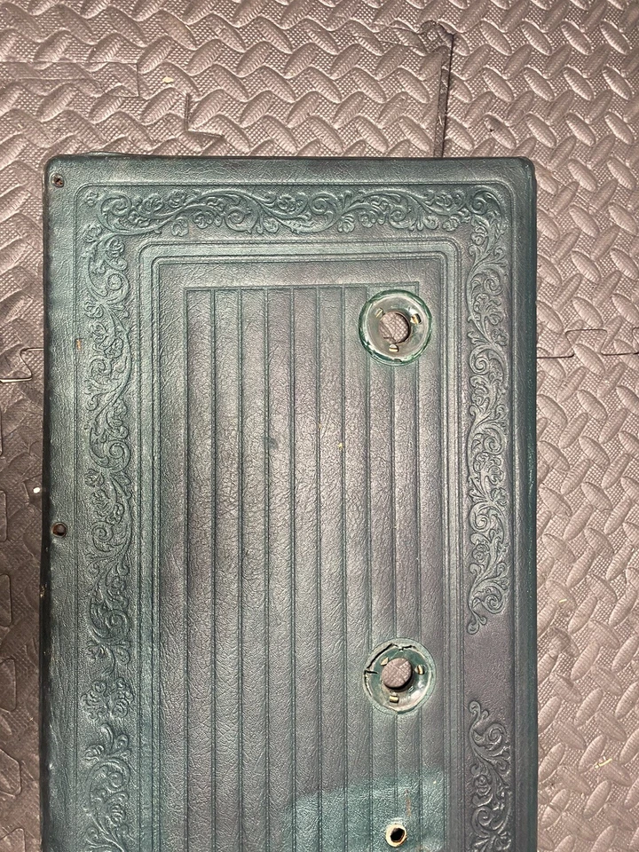 Camión Chevy GMC C10 C20 C30 K10 K20 1967-1972 fabricante de equipos originales pasajero derecho panel de puerta verde Foto 2 de 4