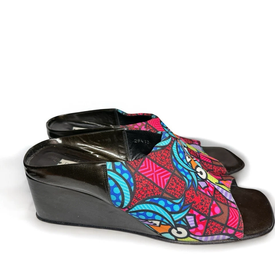 Donald Pliner Fabric Wedge Mules Fun Colorful Romero Britto Print Women’s Sz 10 - Imagem 2 de 4
