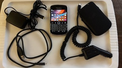 BlackBerry 9900 Bold 6GB with Accessories Unlocked WORKS & KEEPS CHARGE