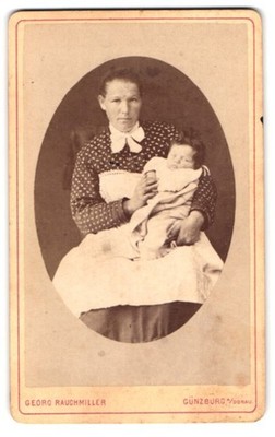 Photograph Georg Rauchmiller, Günzburg a. Danube, portrait mother in dot class 