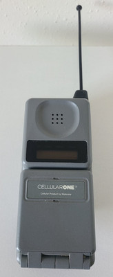 Vintage Motorola Cellular One Brick Flip Clamshell Cell Phone 76759NAREA