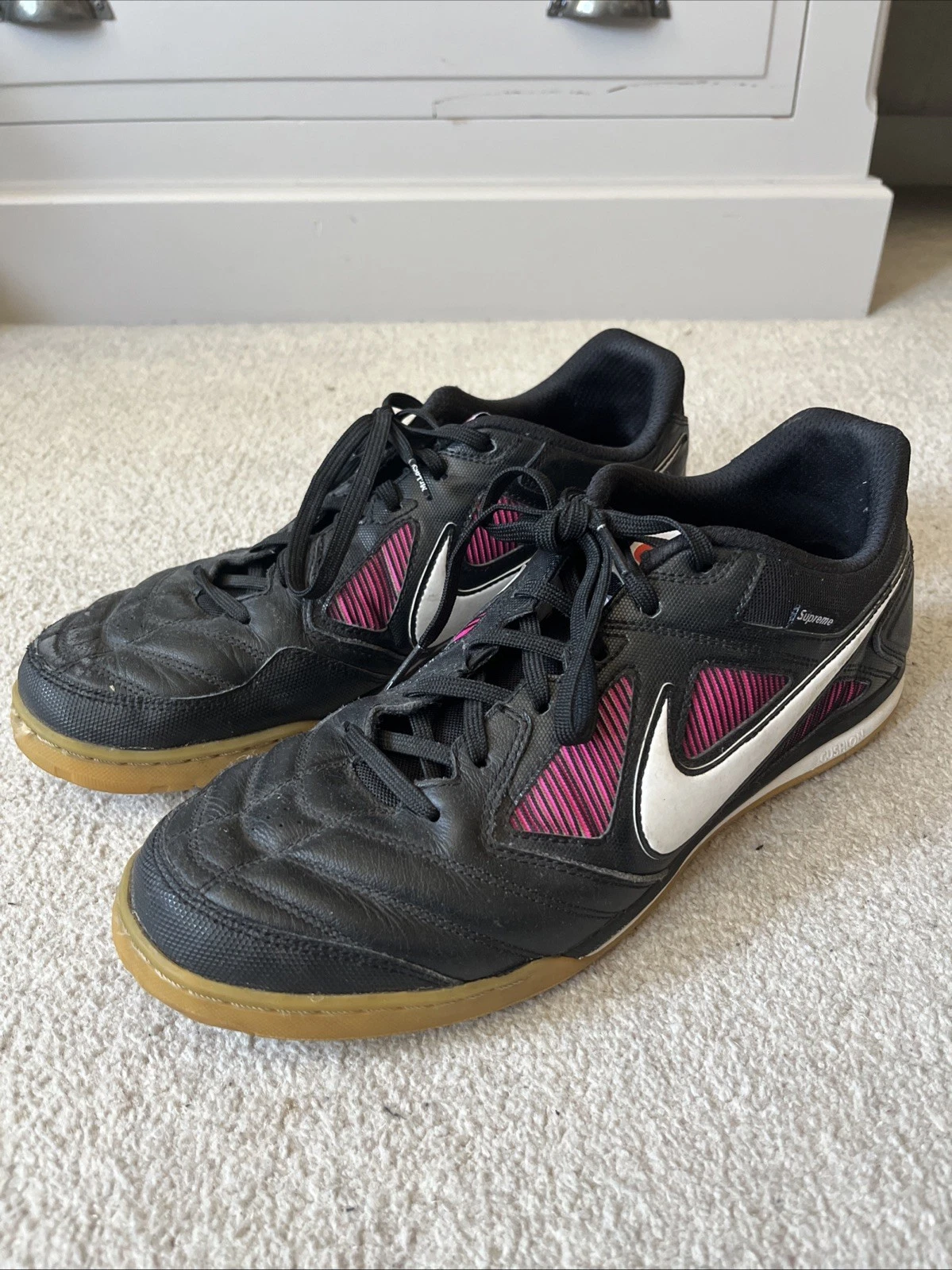Supreme x Nike SB Gato noir taille UK12