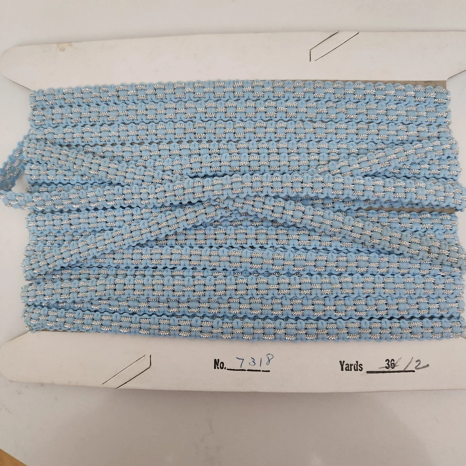 Cinta de Costura Grosgrain Terciopelo Satinado Lentejuelas Metálicas 200+ Yardas De Colección Años 60 Nuevo de Lote Antiguo Foto 2 de 4