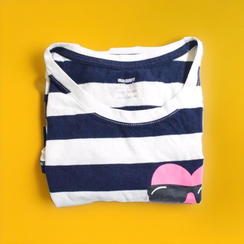 Old Navy Girls T-Shirt Relaxed : Size M (8) : Short Sleeve: Striped round neck. - Picture 3 of 6