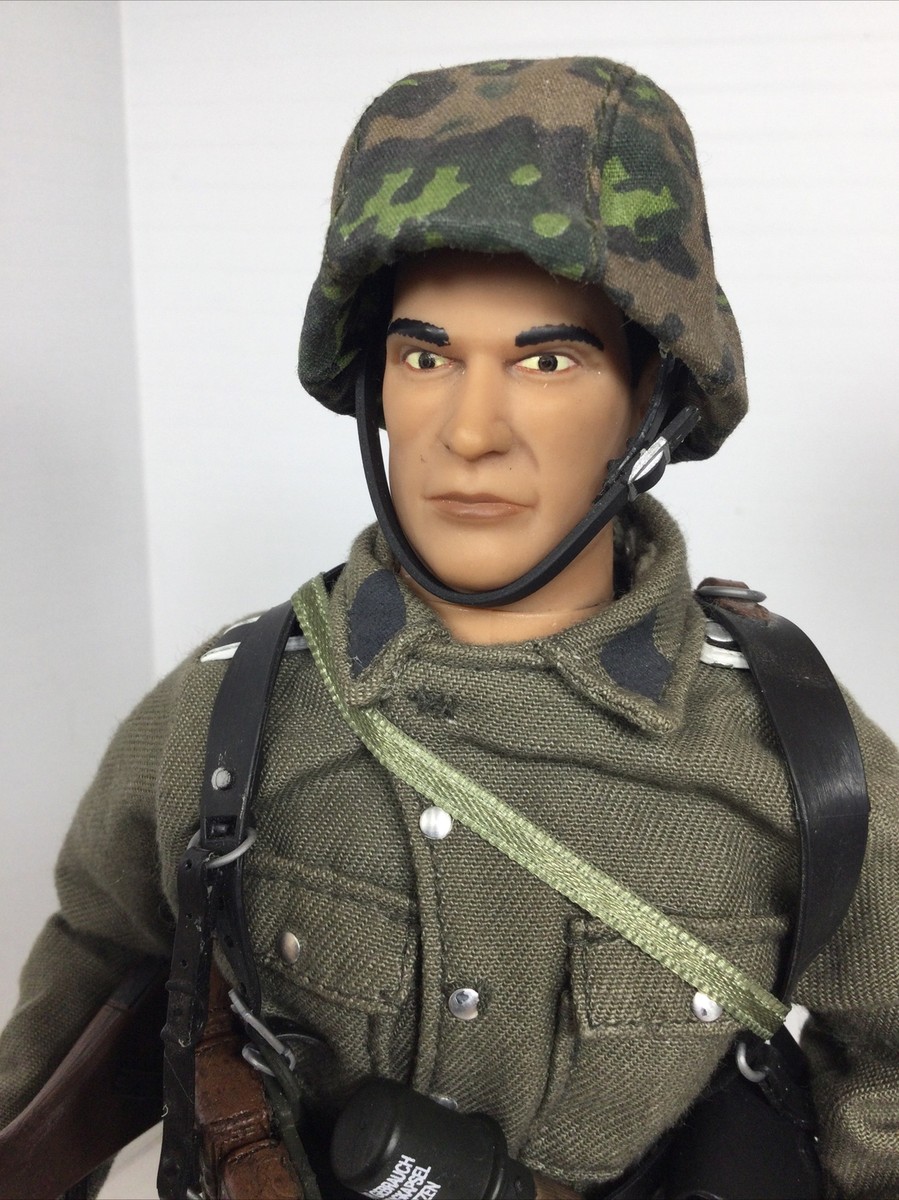 1/6 21ST CENTURY GERMAN SS DIVISION GRENADIER MP-44 & P-38