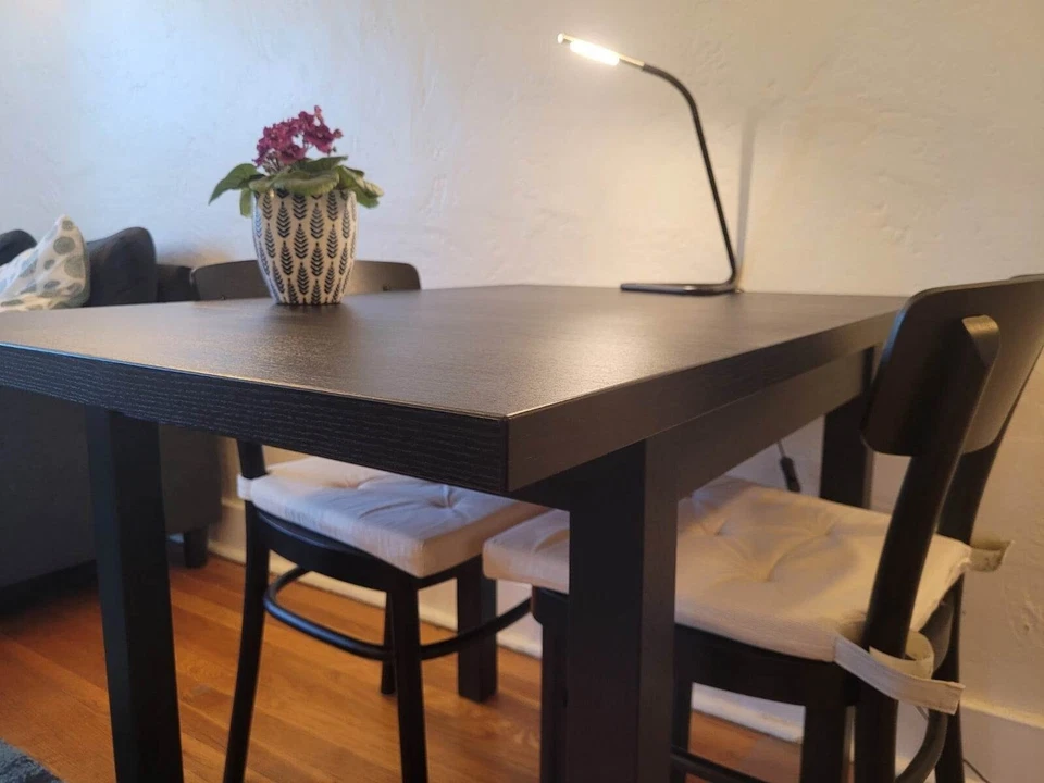 Mesa Plegable con 2 Sillas de Madera, Color Negro Foto 3 de 4