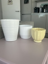 Set of 3 pots for plants, various size and colours
