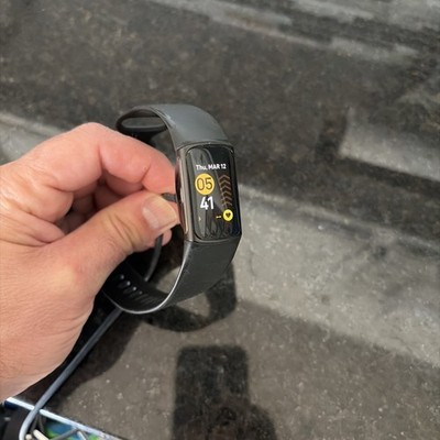 Fitbit Charge 6 Fitness Tracker - Black - Excellent Used Condition with Charger