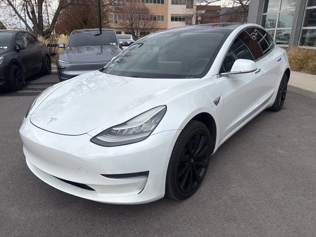 Tesla Model 3 Standard Range Plus 2020 Foto 4 de 4