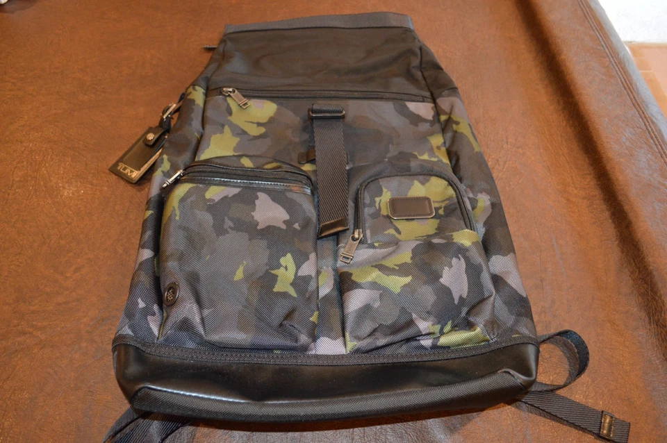 Tumi Cypress Roll Top KHAKI 绿色迷彩和黑色弹道尼龙背包 - — 第 4/4 张图片