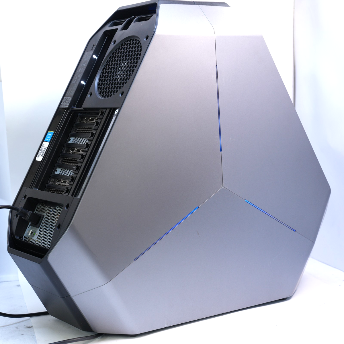 Alienware Area-51 R2 Intel core i7-6800K 3.4 GHz 32GB ram 1TB SSD