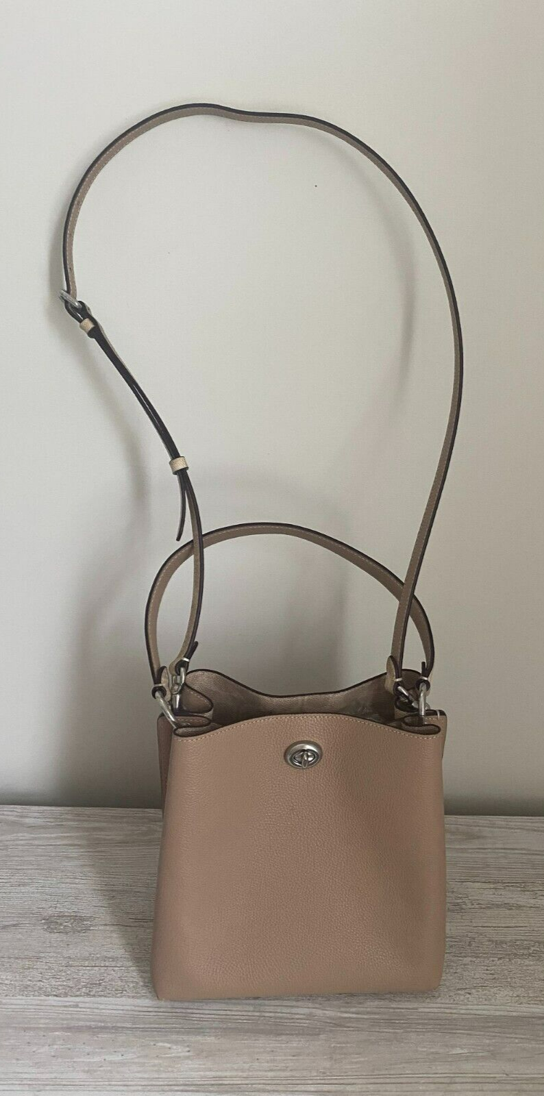 Coach Beige Leather Crossbody Handbag Stylish & Compact-image