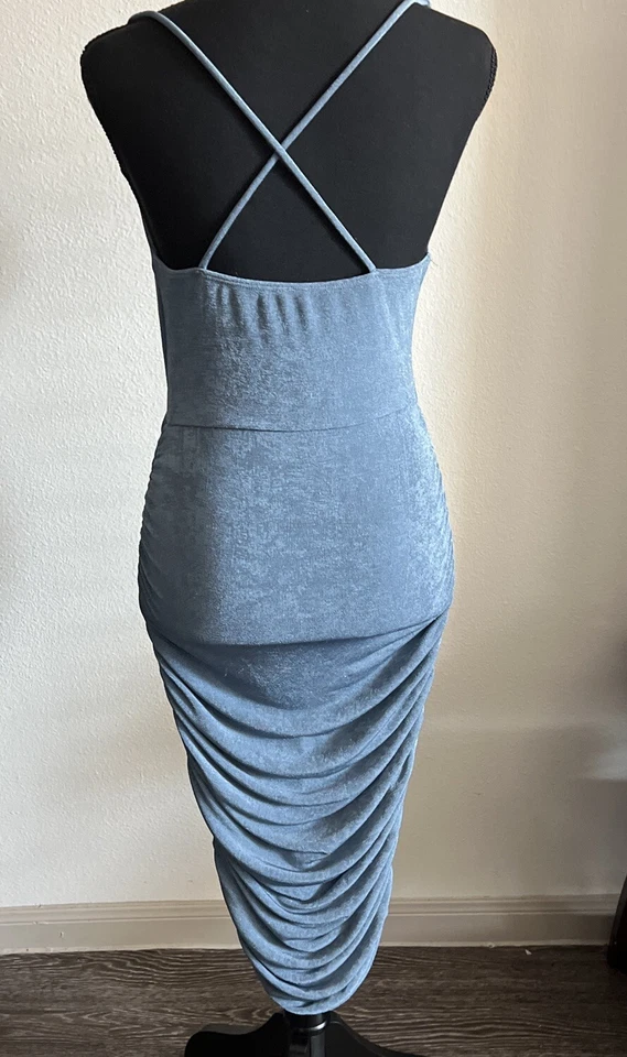Vestido midi ceñido al cuerpo acanalado azul polvoriento Bijou Apparel para mujer talla M-L Foto 2 de 4