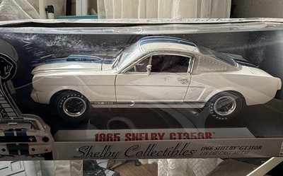 Shelby GT 350B Shelby Collectibles 1:18