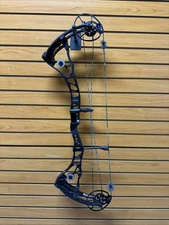 Item 3166 - Bowtech Core SR Compound Bow - RH - 70# Max - Beautiful
