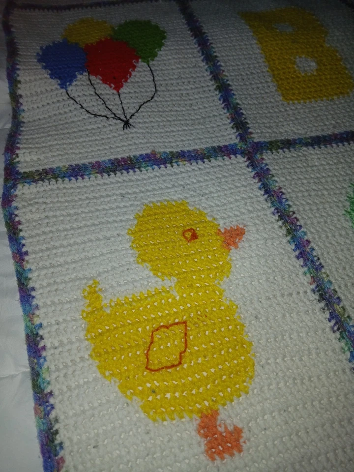 MANTA CUNA BEBÉ O NIÑO PEQUEÑO VINTAGE AÑOS 80 TODO HECHA A MANO Foto 3 de 4