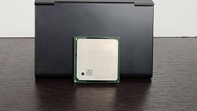 Intel '01 Pentium 4 2GHZ/512/400/1.525V