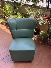 Poltroncina da Camera Vintage imbottita semi pelle verde oliva.