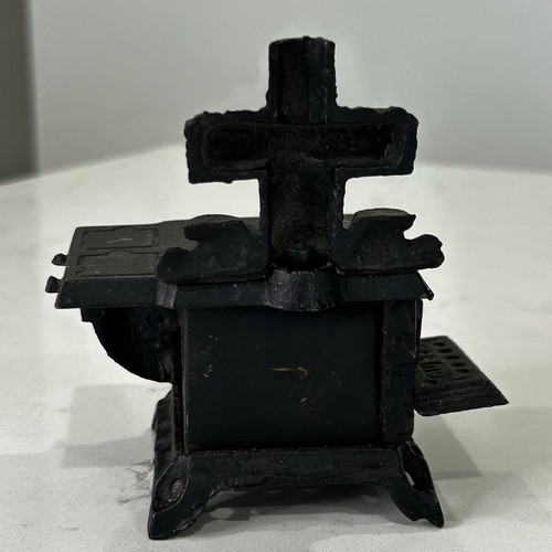 Vintage Queen Cast Iron Toy Salesman Sample Stove Mini Accessories - Picture 4 of 12