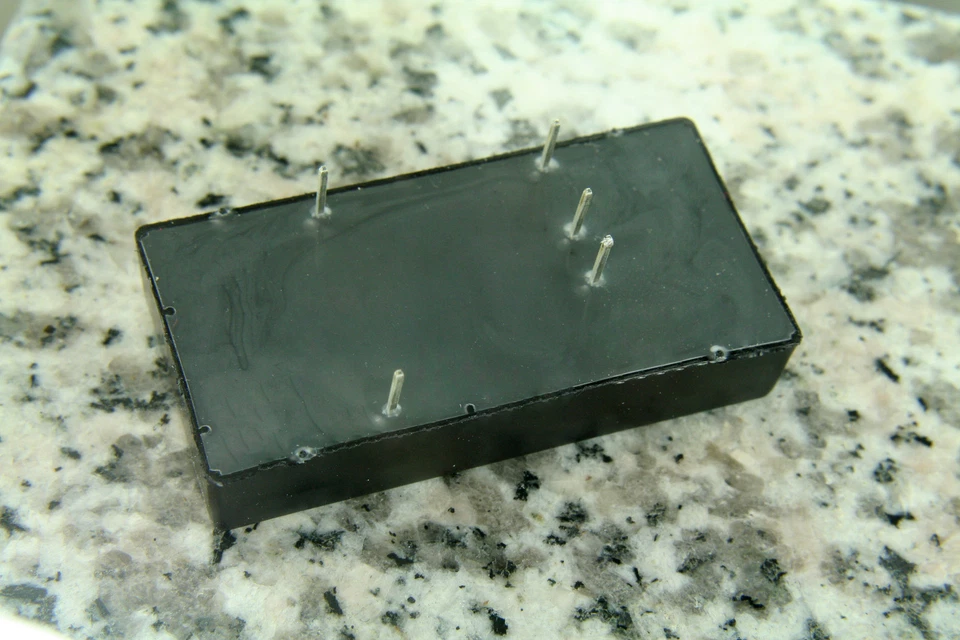 4pc LUCENT LW010F1 DC-DC Converter Power Module Input 36-75v, Output 3.3v 2.42A - Image 2 of 3