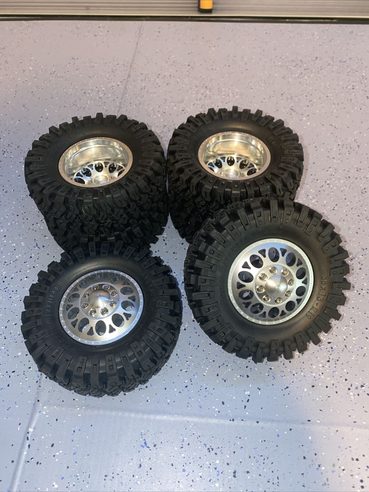 RC4WD Z-W0194 RC4WD Double Trouble 3 Aluminum Dually 1.9 On Rock Creeper 1.9
