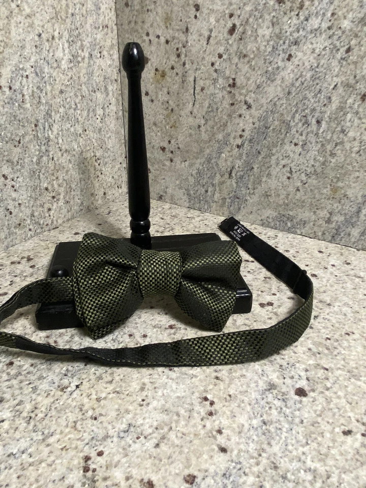 Gravata borboleta ajustável Tom Ford verde e preta padrão Houndstooth - Imagem 4 de 4