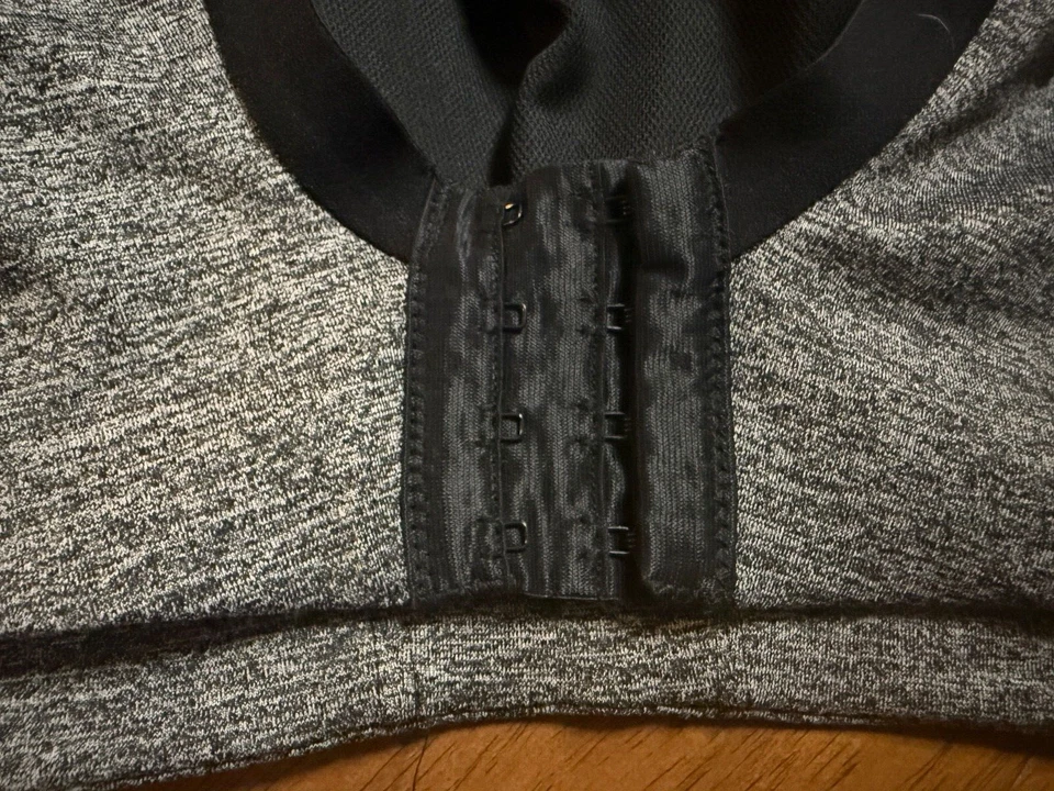 Sujetador deportivo gris figura completa Goddess copa suave para mujer talla 46G ¡Excelente estado! Foto 3 de 4