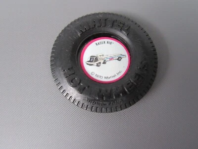 B48 Hot Wheels Redline HK 1970 Racer Rig Bouton Badge Plastique Origine 1:64 - Photo 1/4