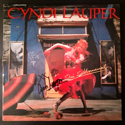 Cyndi Lauper サイン入りCD CYNDI LAUPER signed SHES SO UNUSUAL album cover Signed by CYNDI