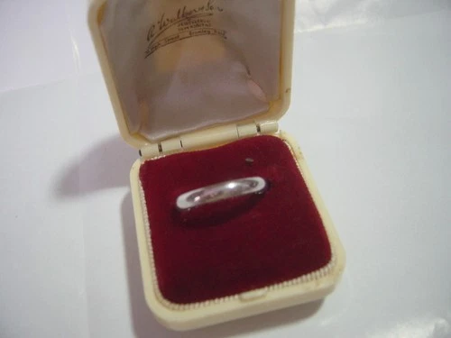 VINTAGE BEAUTIFUL SOLID SILVER BAND RING-SLIM LOVLEY QUALITY SIZE P