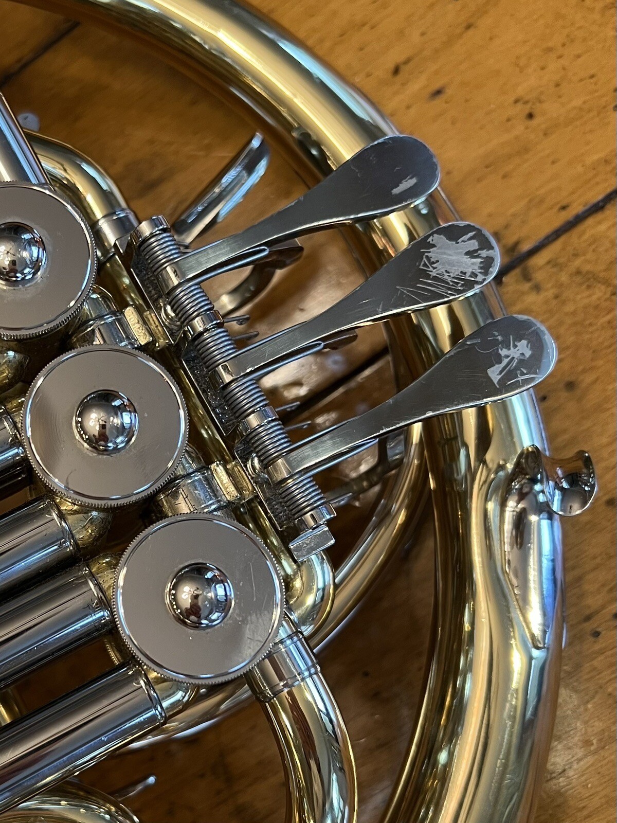 Yamaha YHR561 Professional Full Double French Horn Gold Lacquer Finish