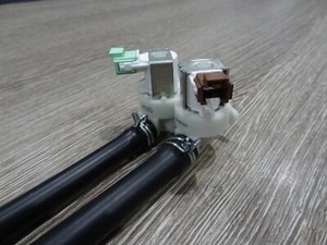 ORIGINAL ZANUSSI WASCHMASCHINENMAGNET EINLASS WASCHVENTIL 50297055001