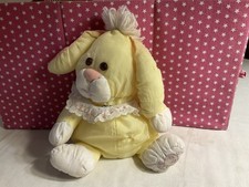VTG. 1988 FISHER PRICE PUFFALUMP YELLOW BUNNY W/LACE COLLAR, FLOPPY EARS