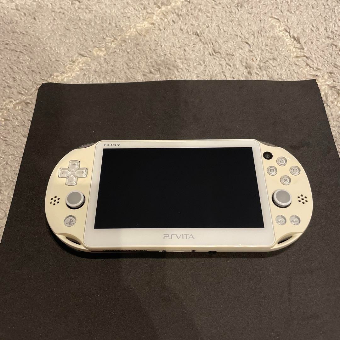 PlayStation Vita - PlayStation Vita ホワイト PCH-2000 / PS Vita USED PS Playstation vita Wi-Fi model SILVER PCH-2000 ZA25