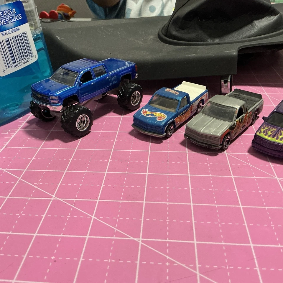 7 Chevy Pickup Truck Die Cast Lot 1:64 Silverado Chevrolet - Image 4 of 4