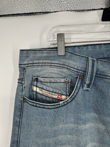 Jeans Diesel Larkee gamba dritta regular fit lavaggio medio effetto invecchiato taglia 38x34 - Foto 9 di 10