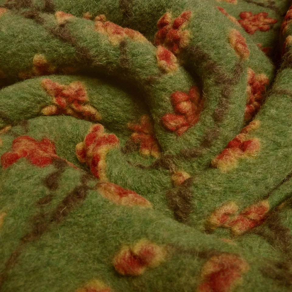 Stoff Ital. Musterwalk Kochwolle Walkloden Relief Blumen Ranken grün gelb rot - Bild 4 von 4