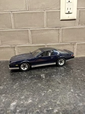 Sunstar 1982Camaro Z-28 Diecast 1/18 Scale Dark Blue