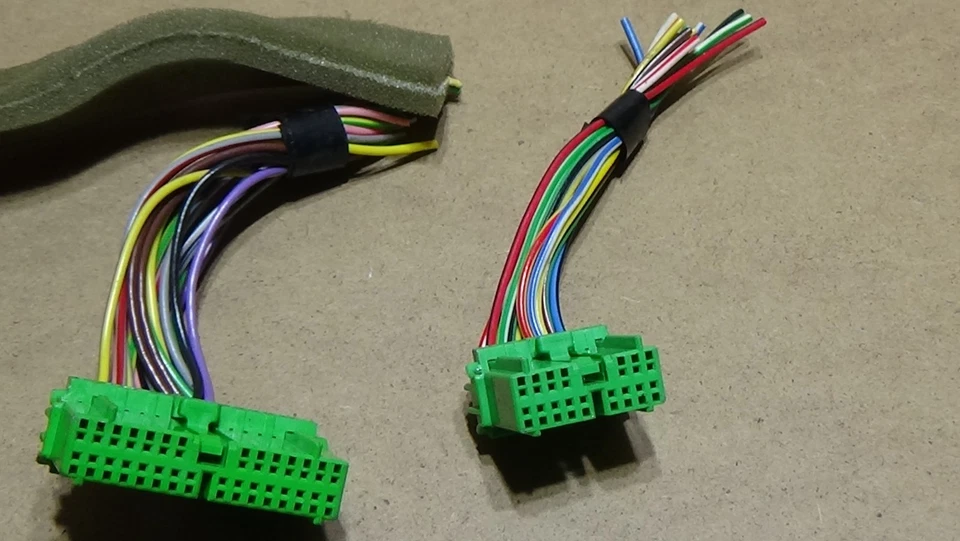 1993-1997 Volvo 850 Climate Control Wiring Harness Connector - Image 2 of 4