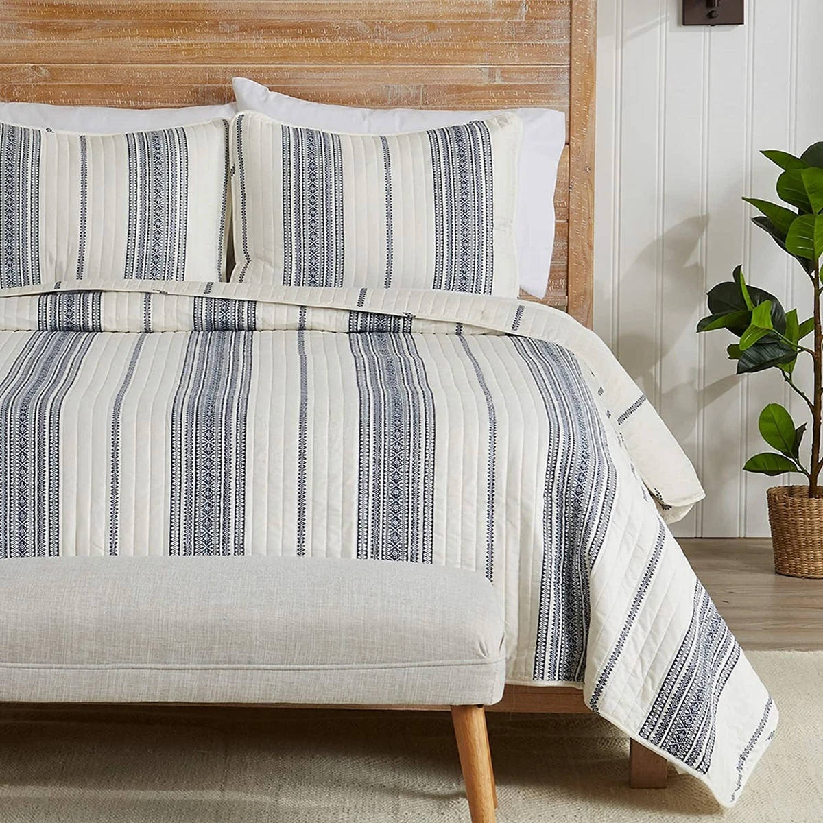 Modern Bedspread King Size Quilt with 2 Shams. Modern 3 Piece Reversible All Sea