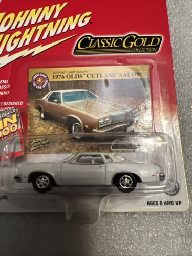 JOHNNY LIGHTNING WHITE LIGHTNING CLASSIC GOLD 1976 OLDS CUTLASS SALON NEW BB7 - Picture 3 of 10