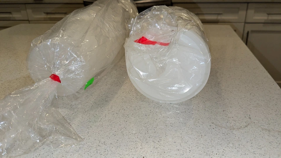 NEW-Unbranded 30-Count 1 Quart Clear Plastic Storage Containers and Lids - Image 4 of 4