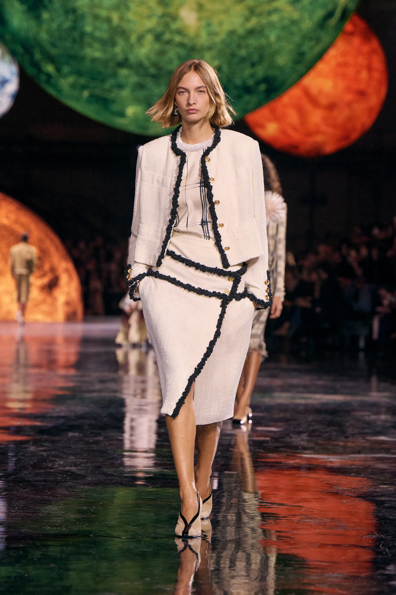 Chanel white & black SS2026 Tweed Jacket, reference P81605-V74463