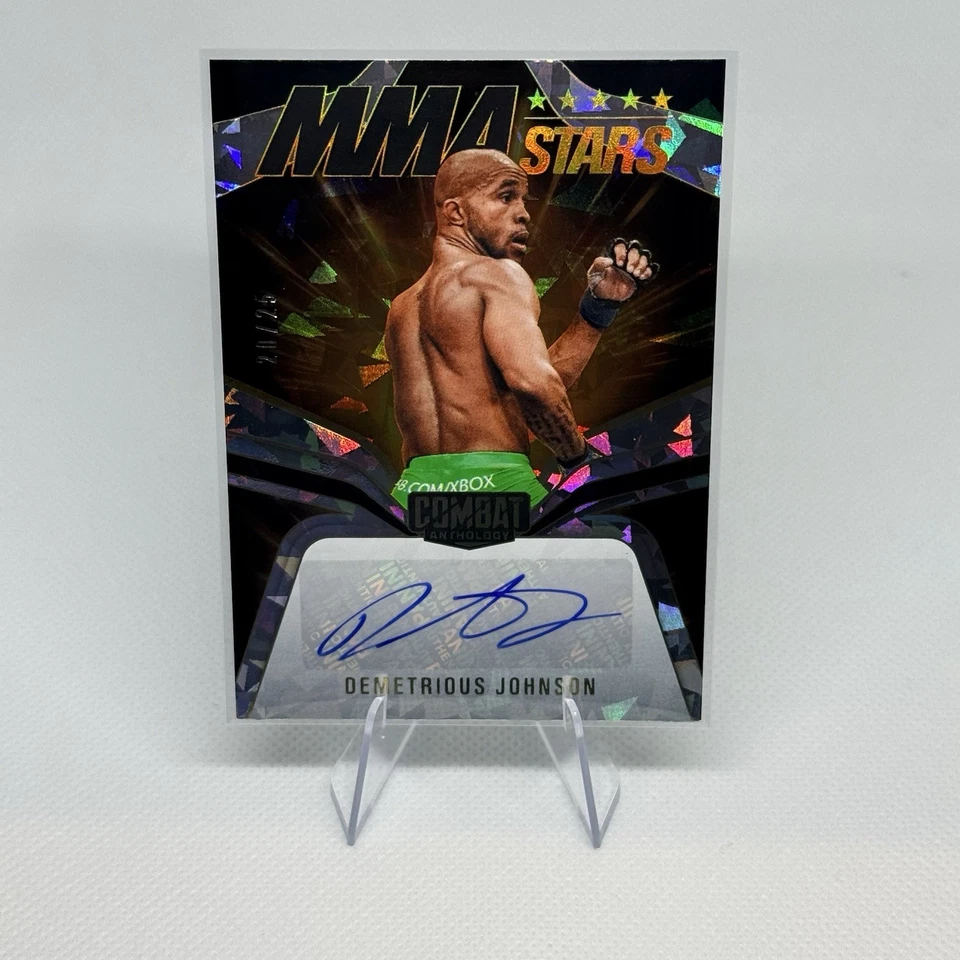 2025 Panini Combat Anthology Demetrious Johnson Auto MMA Stars Cracked Ice /25 - Image 2 of 4