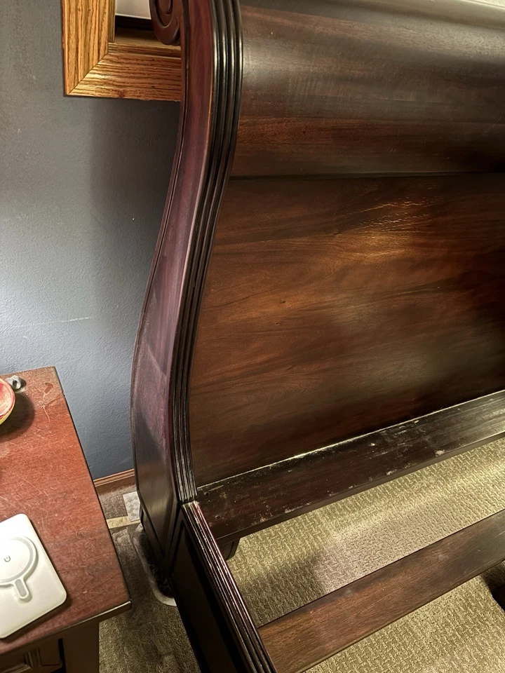 Cama trineo Pottery Barn Queen - madera maciza, diseño elegante Foto 4 de 4